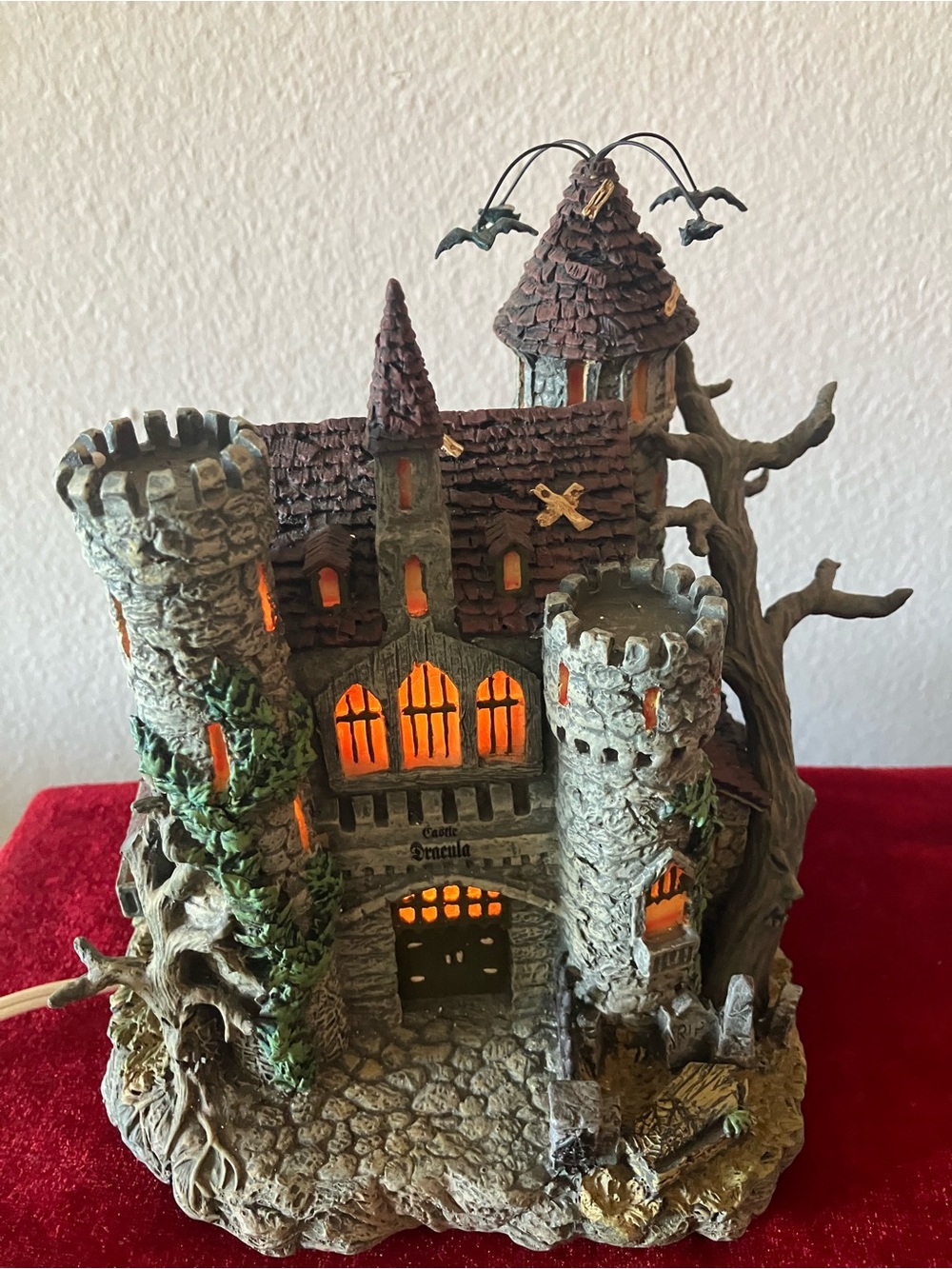 Hawthorne Village Universal Monsters Dracula's Castle Halloween Lighted Works.